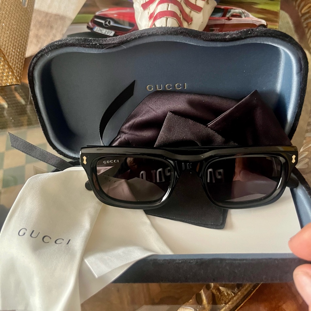 New Gucci Wayfarer Sunglasses Black On Color And So Very Stylish.Unisex